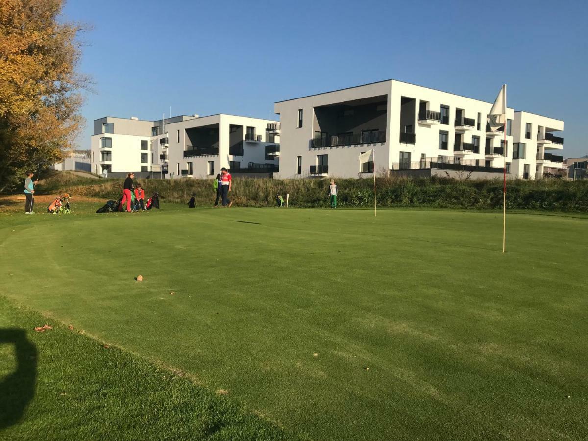 Greenbay Golf Apartments Тренчин Экстерьер фото