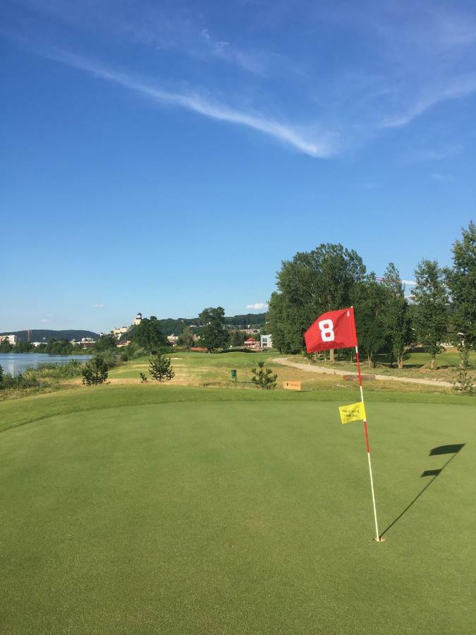 Greenbay Golf Apartments Тренчин Экстерьер фото