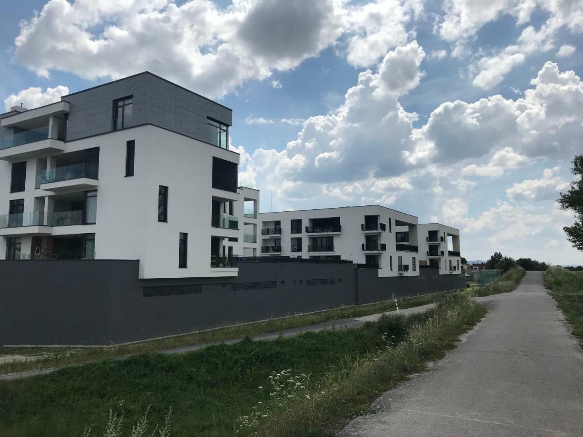 Greenbay Golf Apartments Тренчин Экстерьер фото
