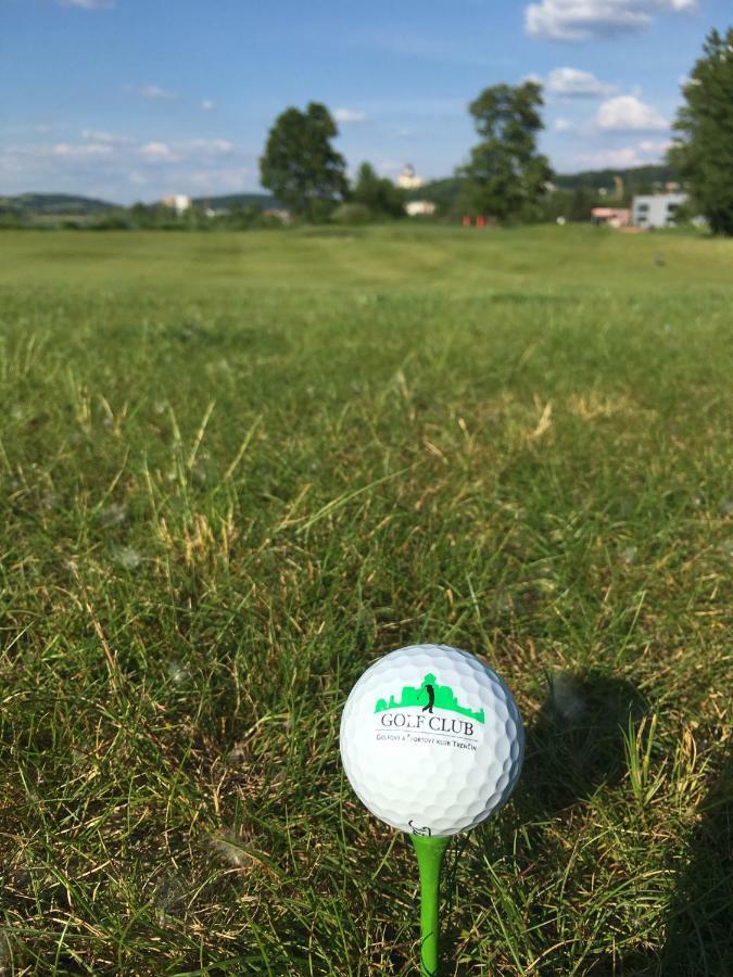 Greenbay Golf Apartments Тренчин Экстерьер фото