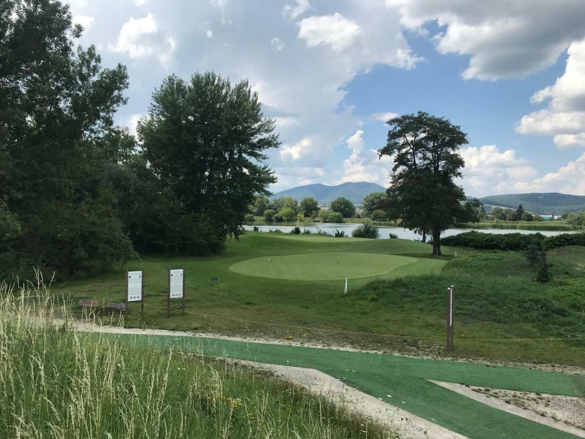 Greenbay Golf Apartments Тренчин Экстерьер фото